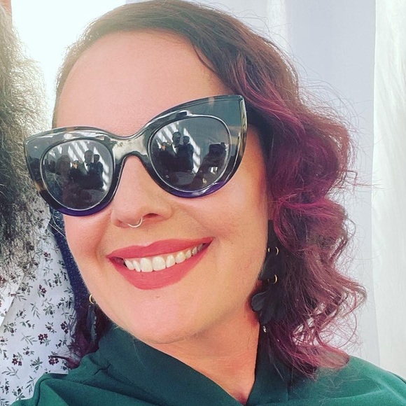 Meet your Posher, Julie - Picture 1 of 1